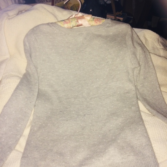 Ladies/Girls adorable, lightweight, soft-warm Holiday sweater. - Picture 2 of 5